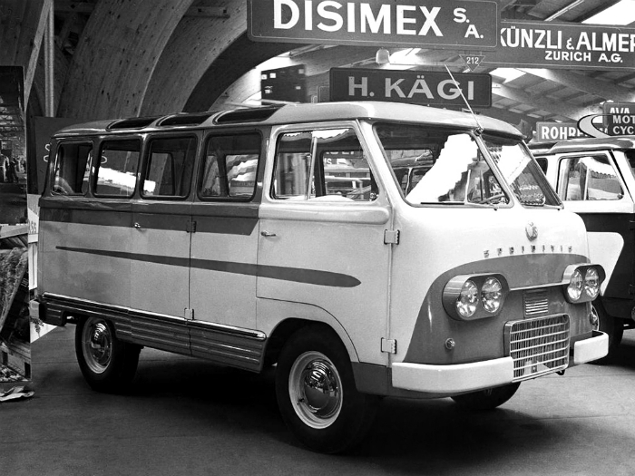 Попытка рестайлинга опытного автобуса РАФ-08 с применением четырехфазной системы освещения. 1960 год.