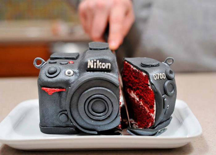 Торт, который выглядит точно, как фотоаппарат «Nikon».