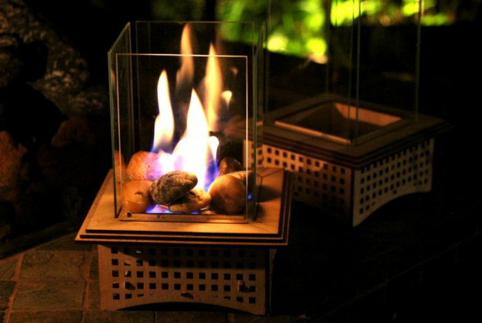 Миниатюрный биокамин, который позволит любоваться пламенем даже в маленькой квартирке.