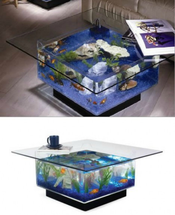 Прозрачный кофейный столик с аквариумом внутри.