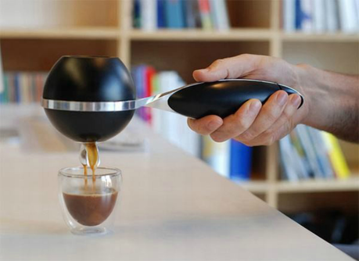 Портативная ручная беспроводная кофеварка для людей, которые не мыслят свой день без натурального кофе.