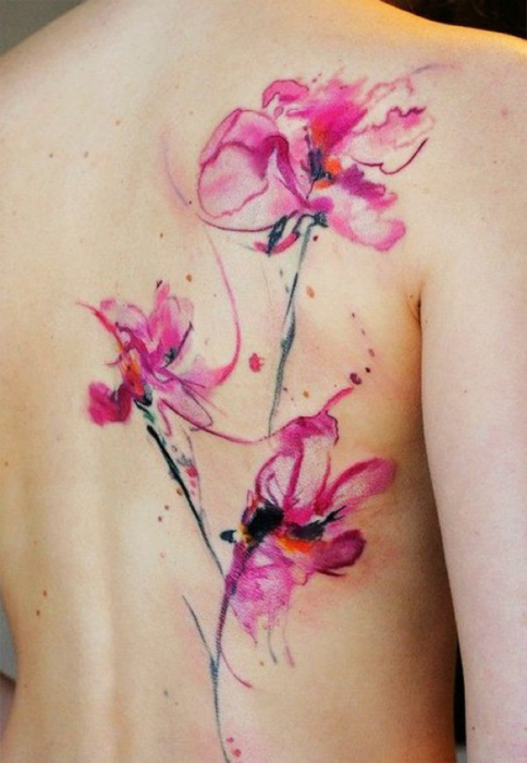 Татуировка «Цветы» в акварельном стиле.