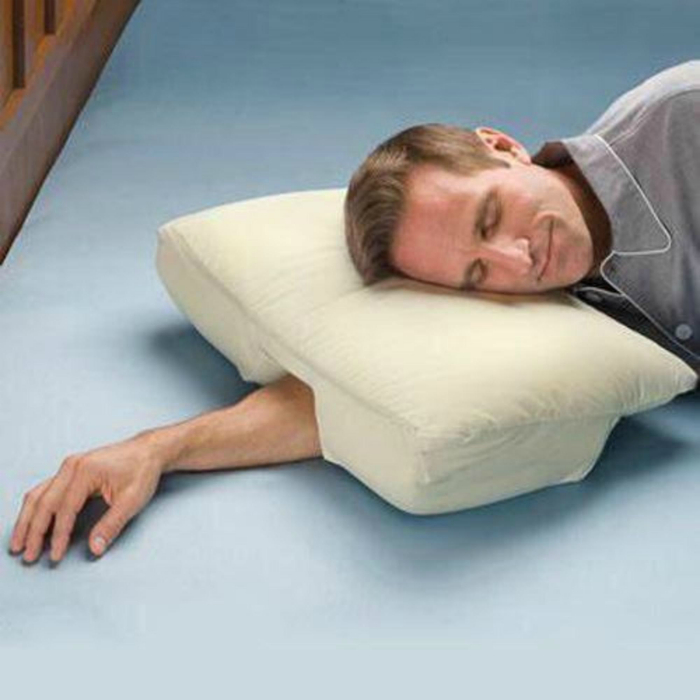 Подушка, под которую удобно засовывать руки.