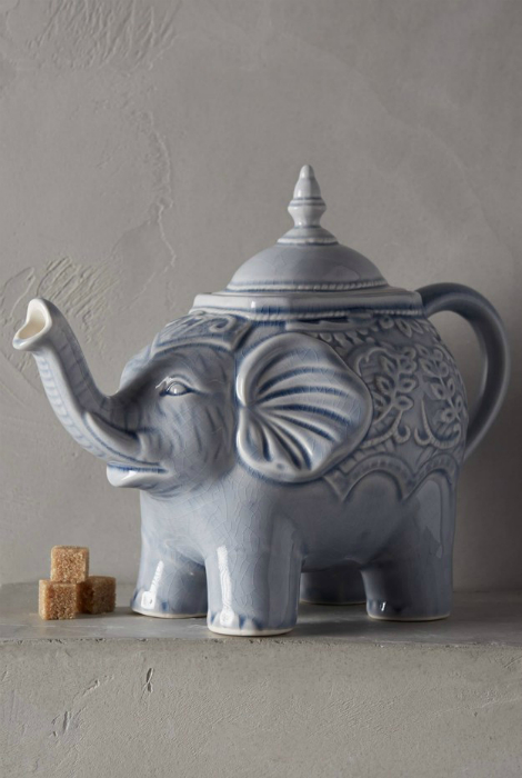 Симпатичный керамический заварник в виде слона.