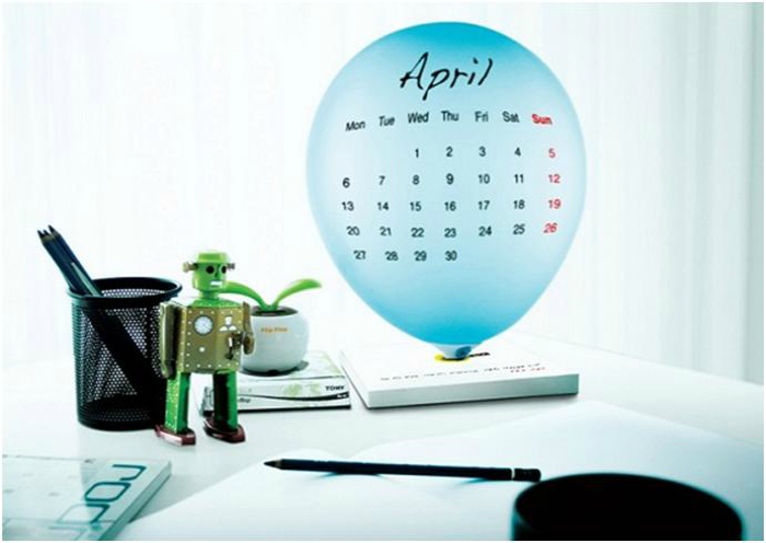 Необычный календарь в виде воздушного шарика.