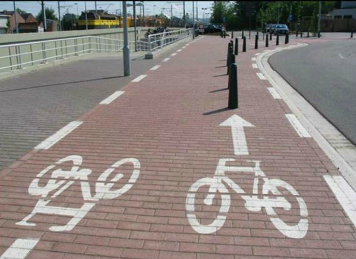 В этом городе не слишком жалуют велосипедистов.