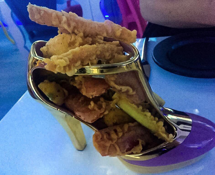 Блюдо в туфельке. | Фото: Twitter.