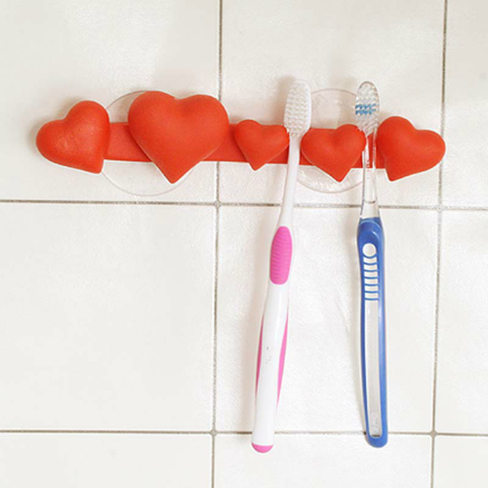 Романтичная подставка для зубных щеток.