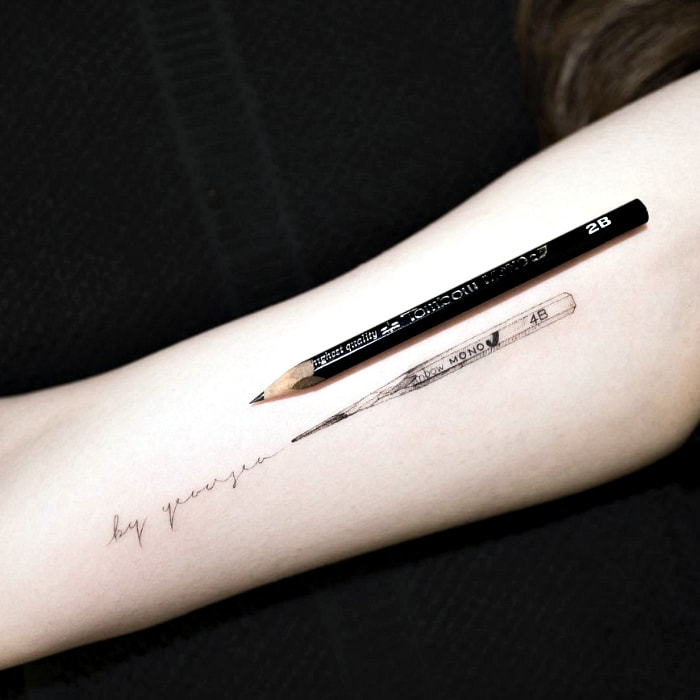 Татуировка с изображением карандашей.