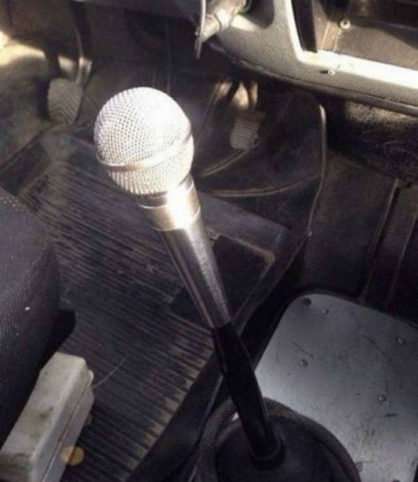 Микрофон в машине.