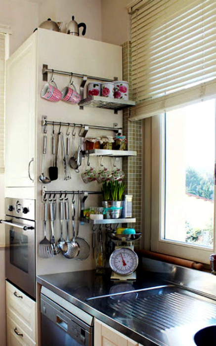 Рейлинги на кухне. | Фото: home-dsgn.com.