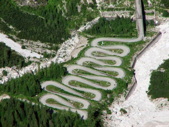 Высокогорный перевал в Доломитовых Альпах.