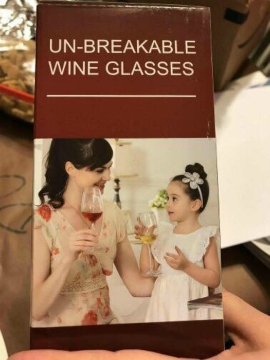 Небьющиеся бокалы для вина.