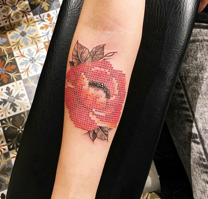Татуировка с изображением мака.