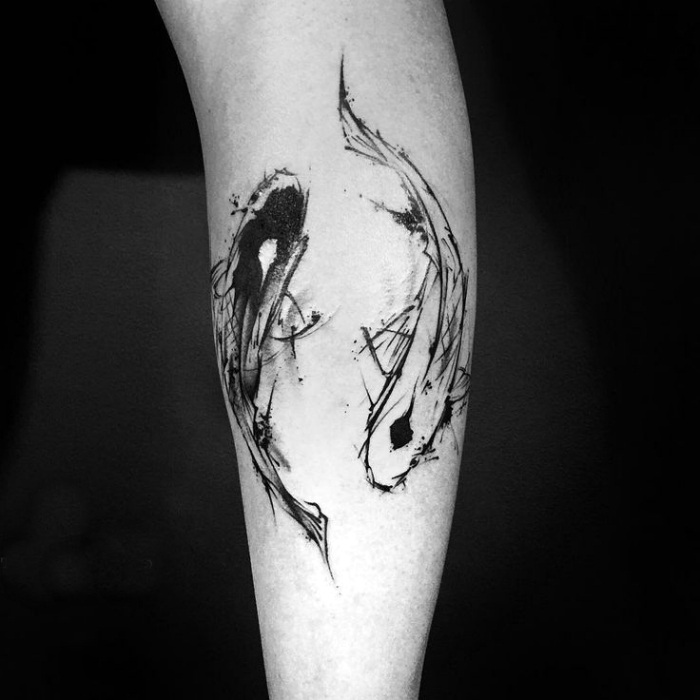Татуировка с изображением двух рыб.