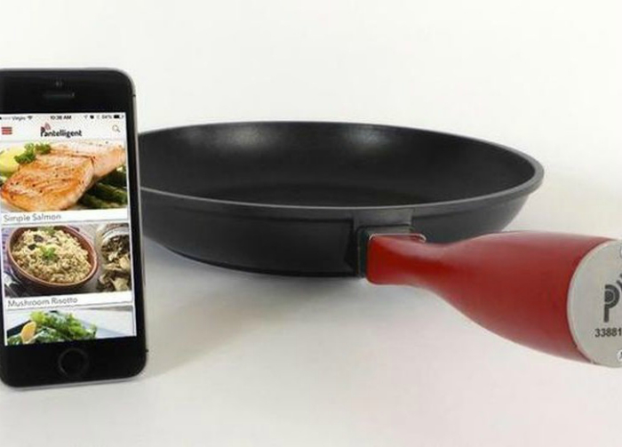 Сковорода, которая контролирует температуру и сообщает время приготовления блюда, через приложение на смартфоне.