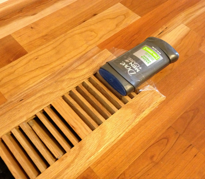 Дезодорант на вентиляционной решетке подарят квартире приятный аромат.