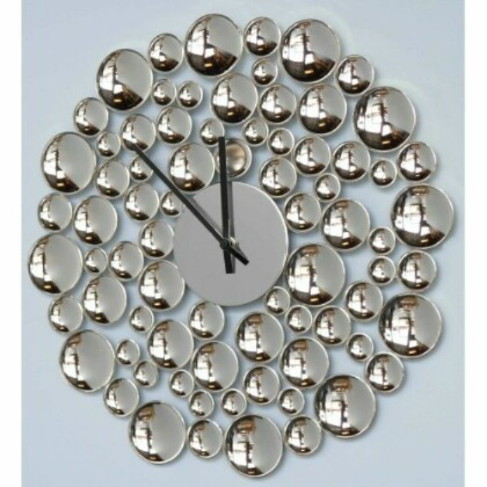 Потрясающие настенные часы, которые состоят из множества зеркальных капель.