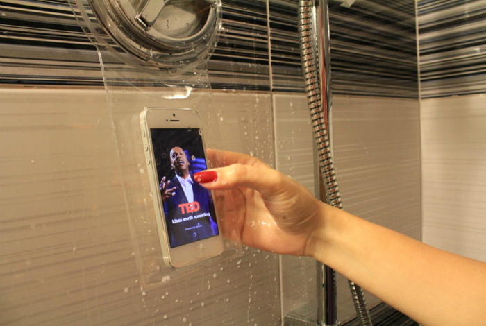 Ультратонкий водонепроницаемый чехол для телефона, который позволит оставаться на связи даже, стоя под душем.