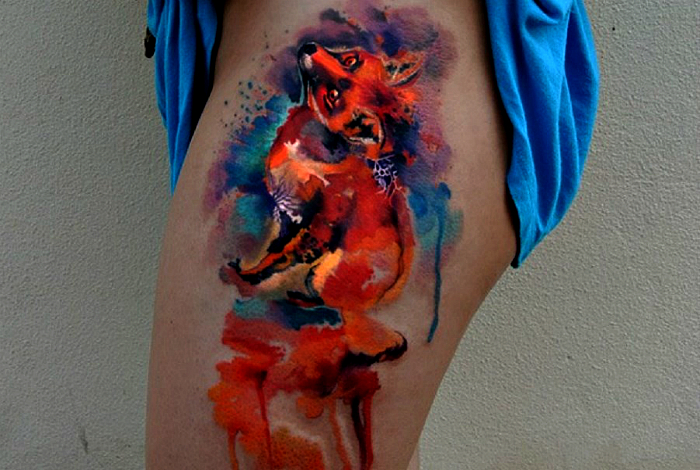 Красочное тату с изображением лисы.
