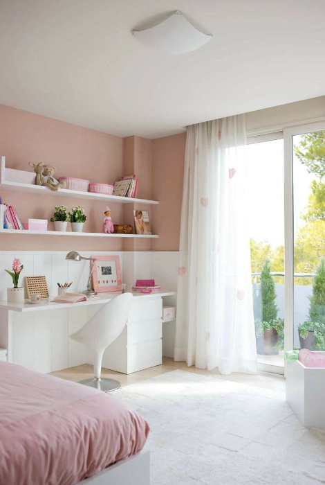 Бело-розовая спальня.