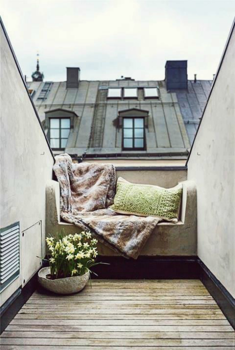 Уютный уголок на балконе.