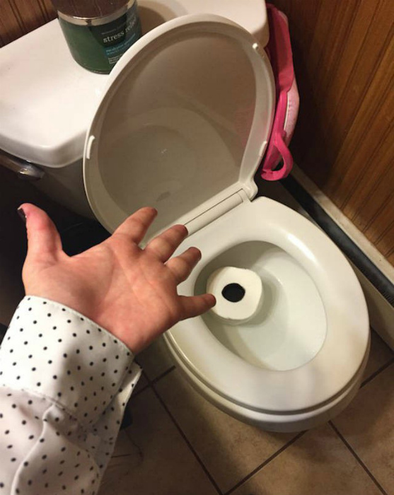 Туалетная трагедия. | Фото: ЯПлакалъ.