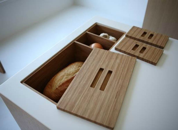 Некоторые продукты питания можно хранить в ящиках, встроенных в столешницу.