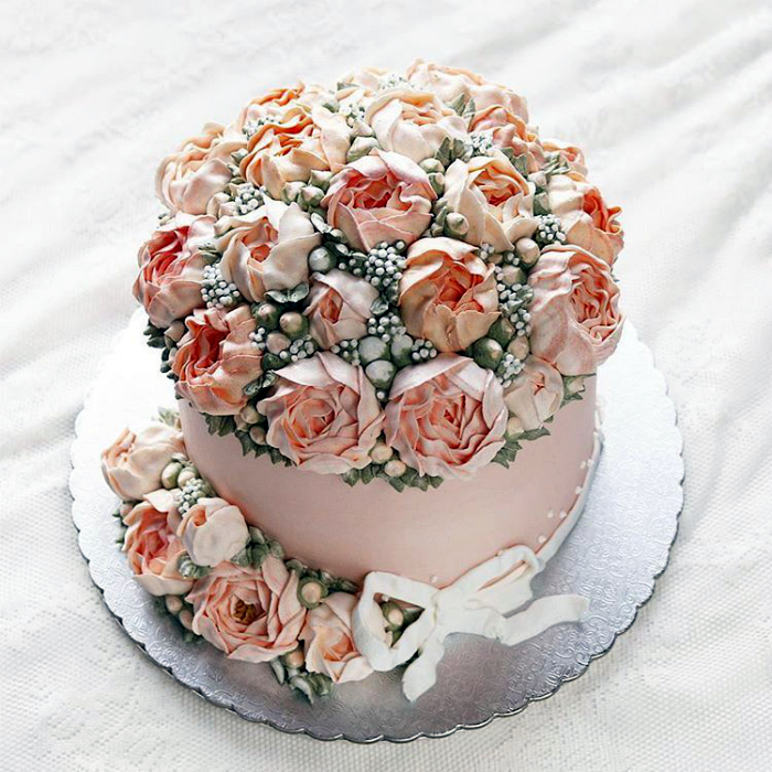 Свадебный торт с розами.