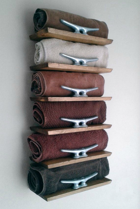 Деревянный стеллаж для полотенец.