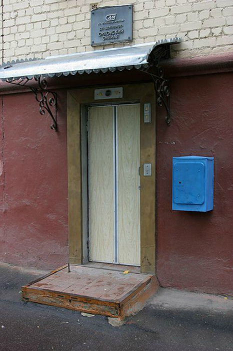 Это дверь или телепорт? | Фото: Doseng.org.