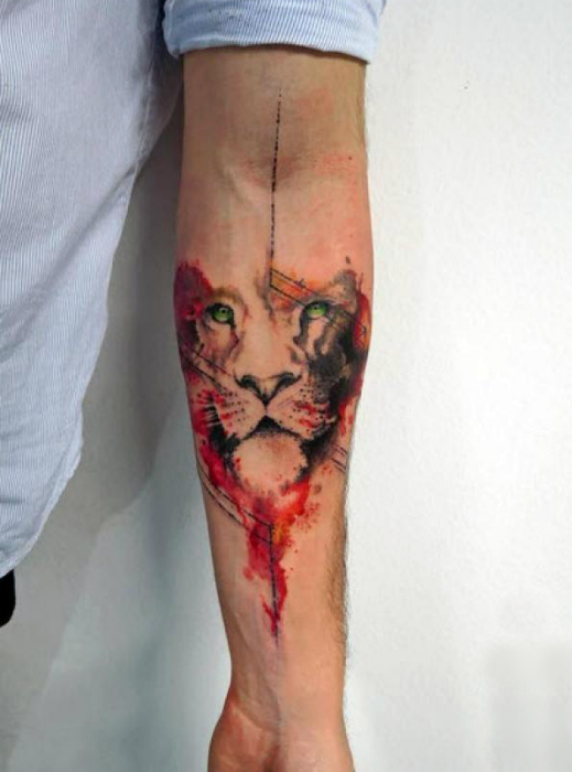 Татуировка с изображением морды льва.