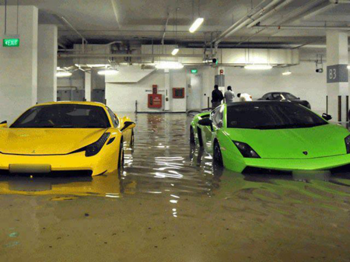 Потоп на парковке.