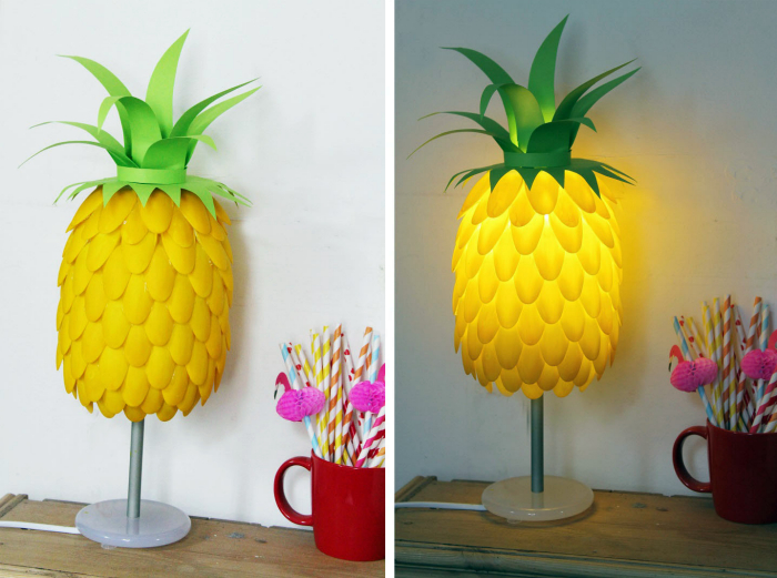 Настольная лампа в виде ананаса.