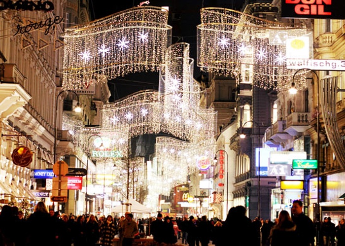 Сверкающие улицы Вены в преддверии  Нового Года.