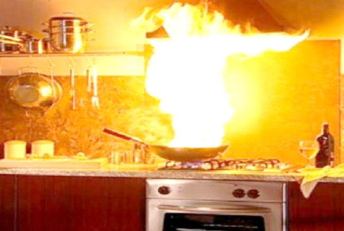 В рецепте было сказано: «обжарить на среднем огне»! | Фото: HubPages.