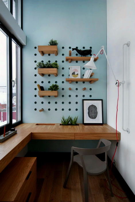 Письменный стол и панель с перфорацией. | Фото: Design-homes.ru.