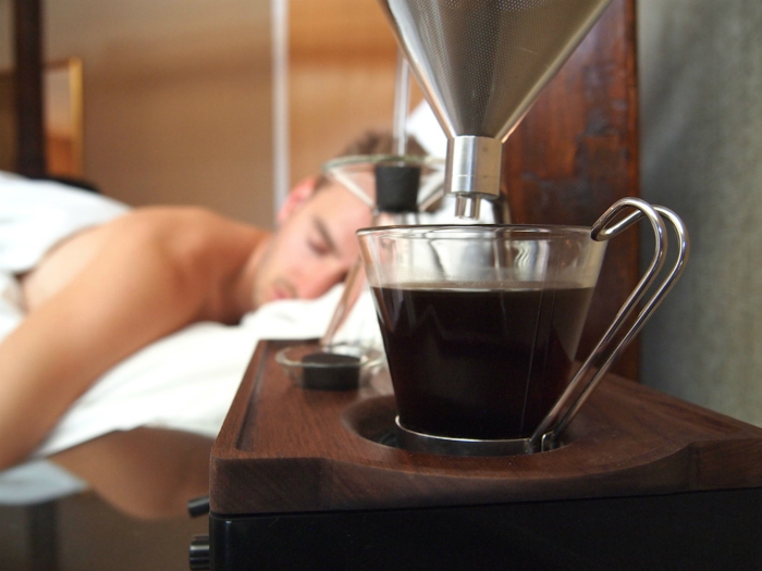 Кофемашина, которая разбудит и приготовит ароматный кофе.