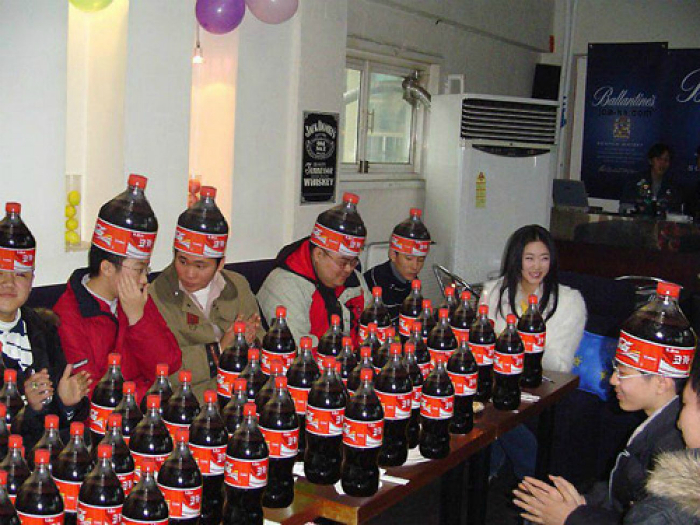 Вечеринка в клубе любителей Coca-Cola.