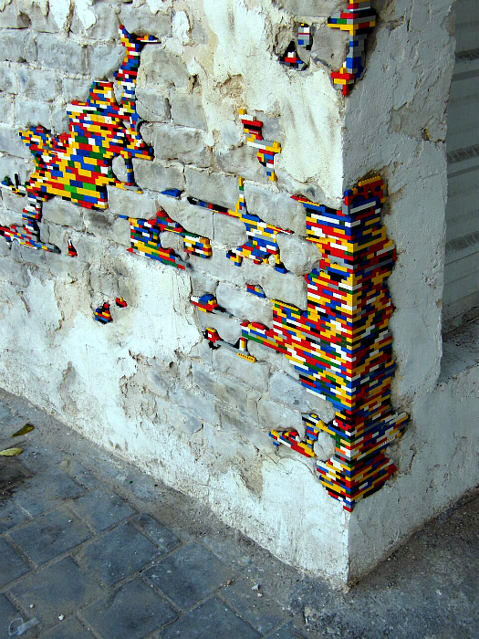 Ремонт с помощью Lego.