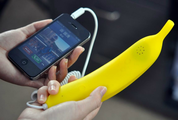 Телефонная трубка в виде банана для смартфона.