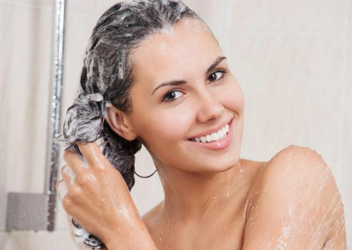 Регулярное и своевременное мытье волос.