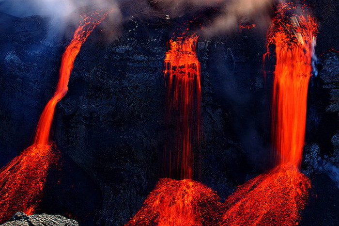 Водопады горячей лавы. Исландия.