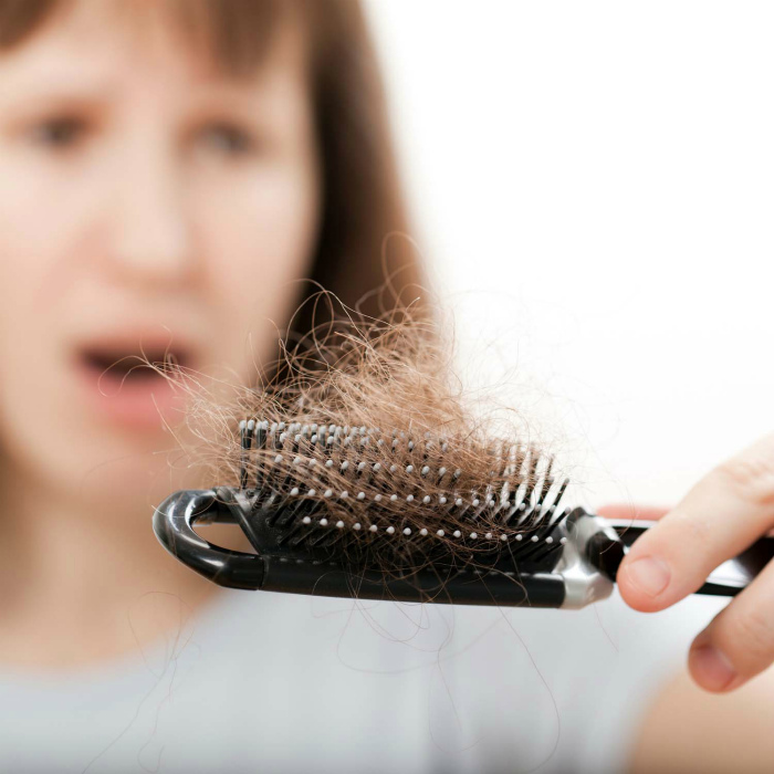 Почистить расческу от волос.