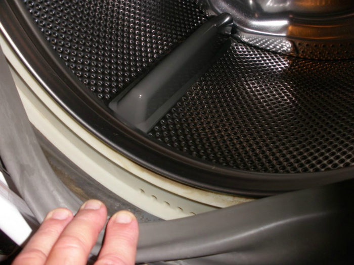 Чистка резинки стиральной машины.