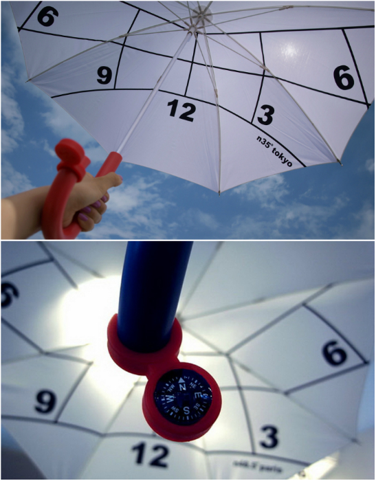 Зонт от японского дизайнера Kota Nezu, оборудованный компасом и солнечными часами.