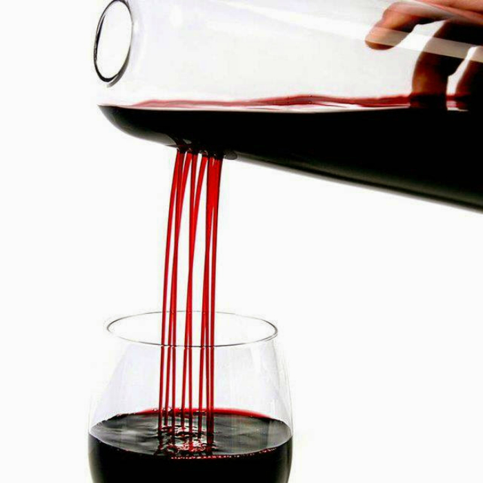 Удобный графин для вина или сока.