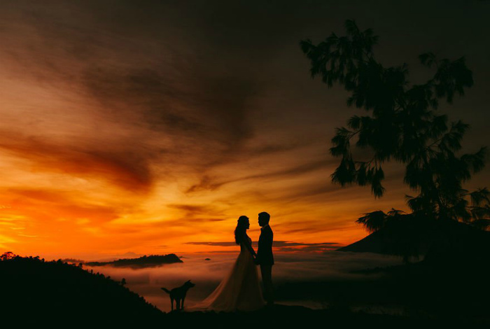 Волшебный закат на Бали, Индонезия.