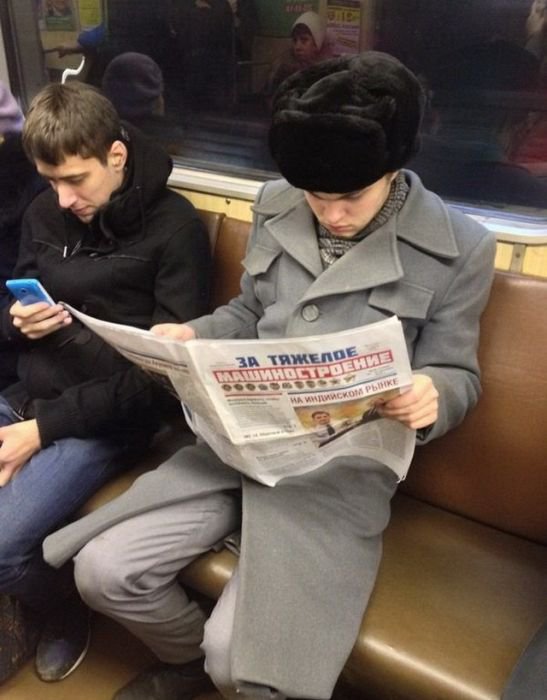 Стильный парень в метро.