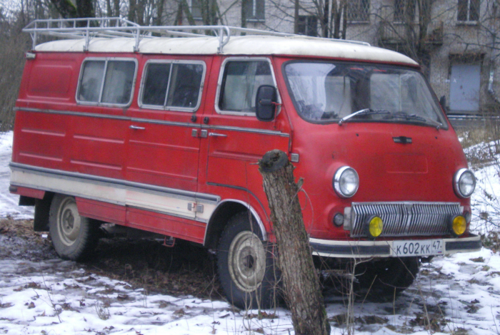 Самая знаменитая модель - «Латвия», построенная на шасси легкового автомобиля «Волга». Эта модель имела множество комплектаций и кузовов. 1958 год.